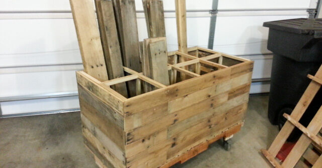 DIY Mobile Pallet Wood Storage Cart
