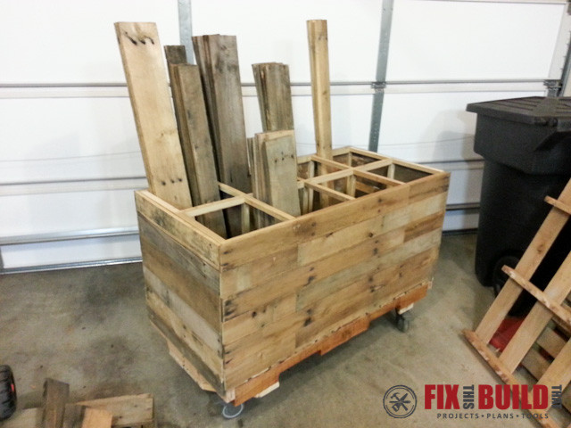 DIY Mobile Pallet Wood Storage Cart 640x480