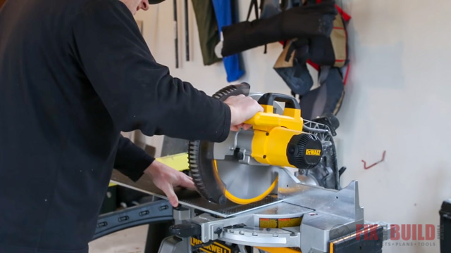 cutting vinyl plank flooring