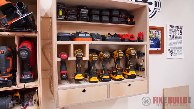 Battery charging station for power online tools