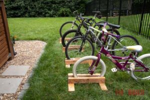 make outdoor bike stationary